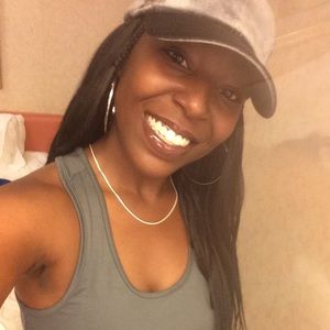 Meet your Posher, Kayla